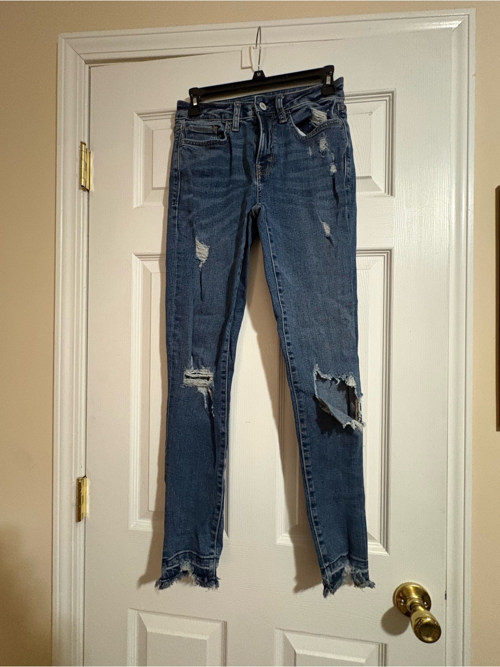 Arizona Jean Company Blue Distressed Skinny Jeans